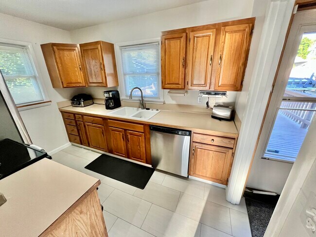 Foto del edificio - 280 1st Ave NE