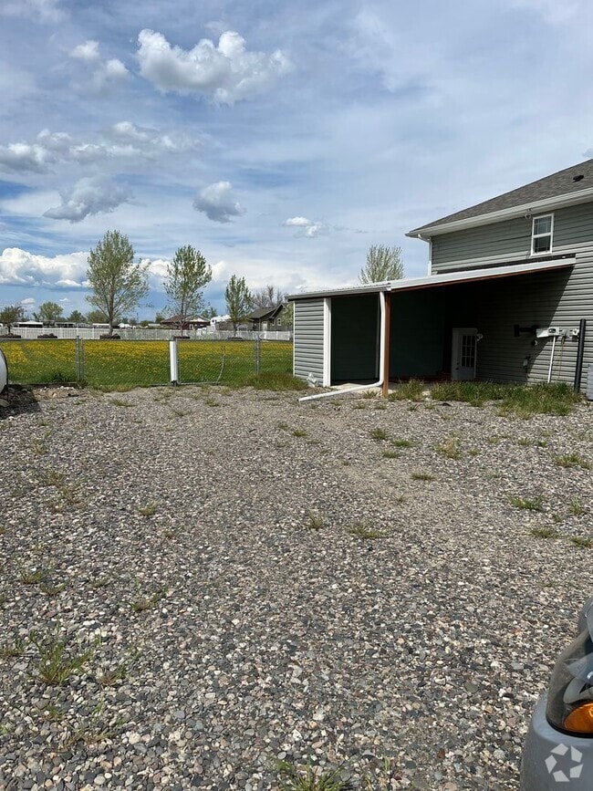 Building Photo - 5535 Lester Ln
