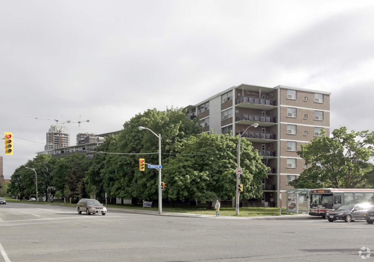 Building Photo - White Pine Apartments