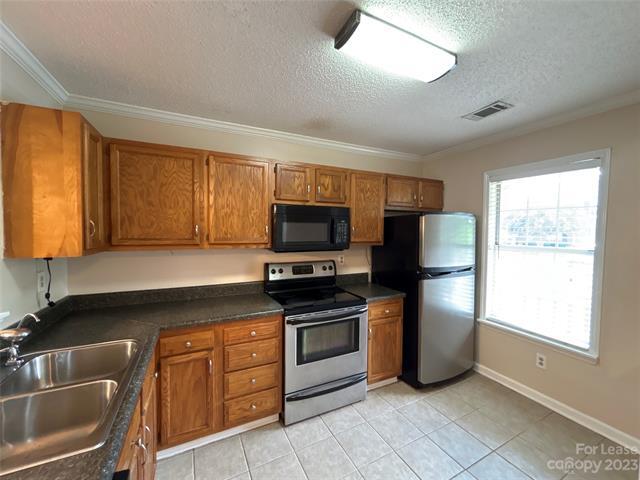 Foto del edificio - 8258 Golf Ridge Dr