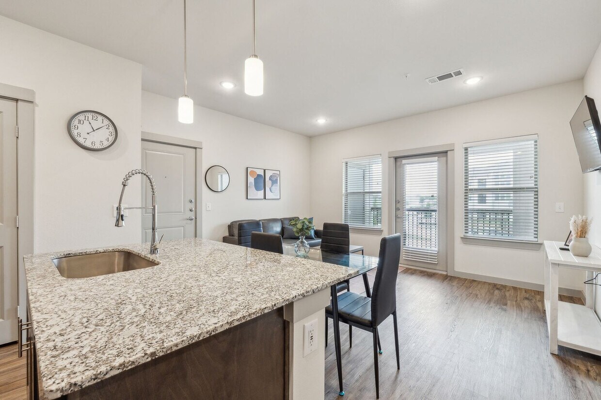 Foto principal - 2051 Mayfield Pkwy