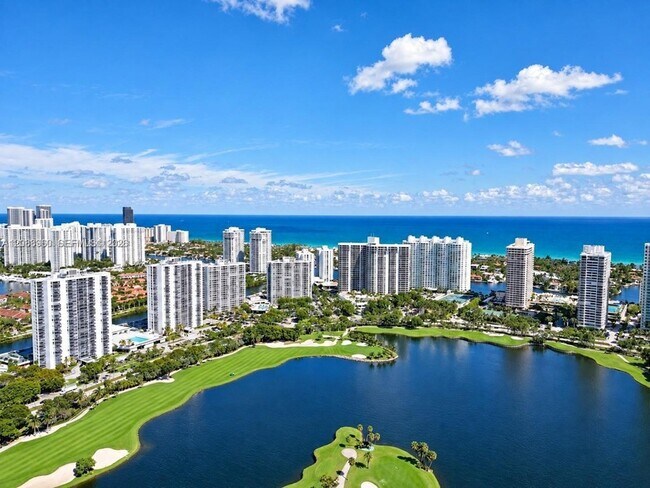 Foto del edificio - 3675 N Country Club Dr