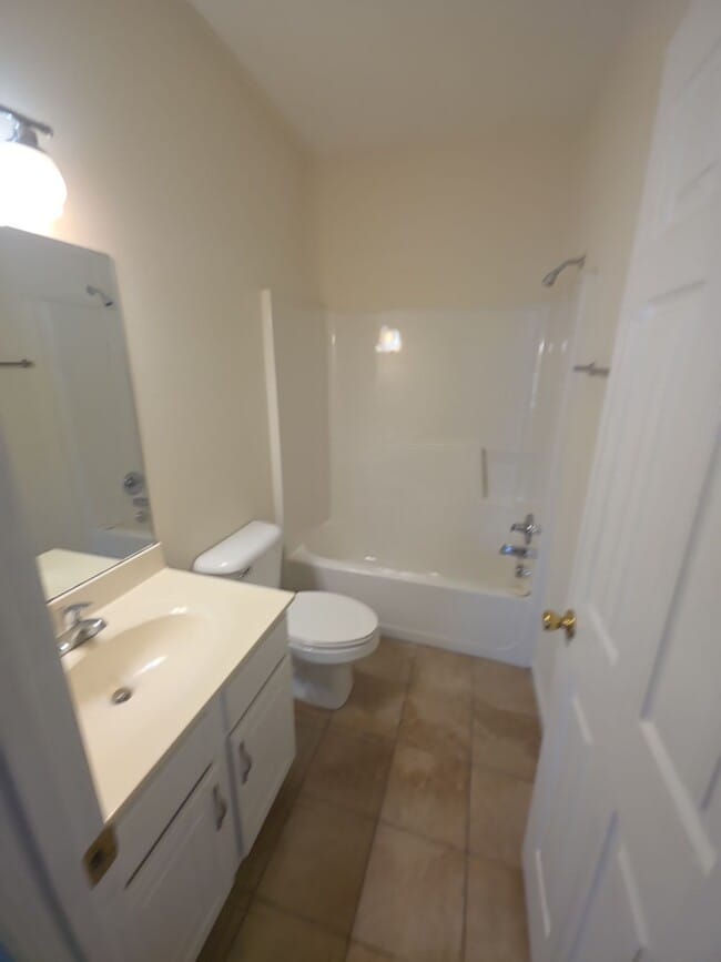 Building Photo - 2014 N Willow Ave