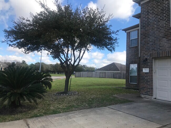 Foto del edificio - 2822 Oak Ridge Park Dr
