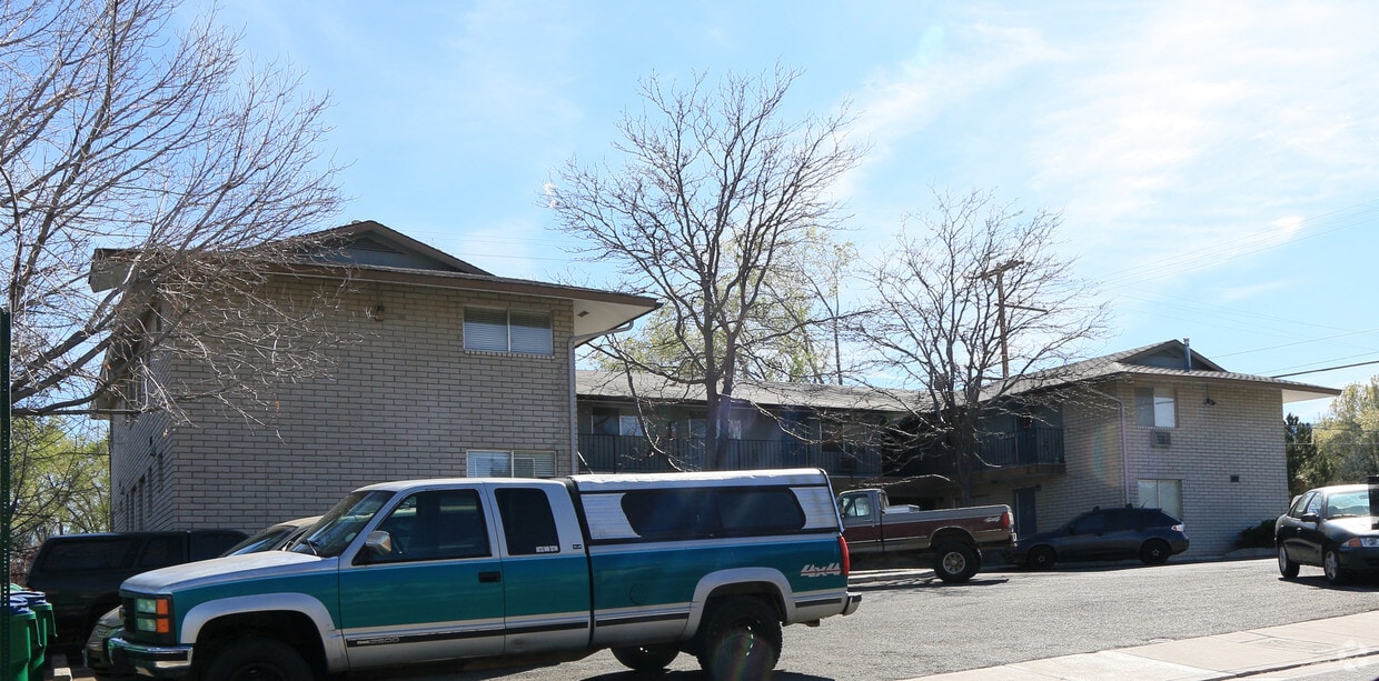 Building Photo - 1300 Brinkby Ave