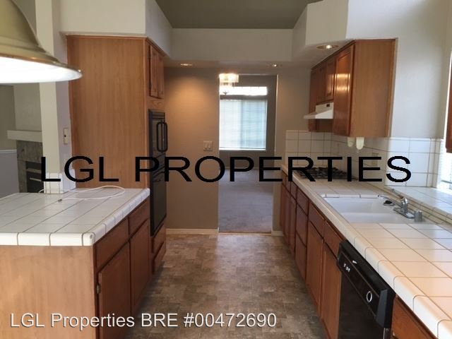 Building Photo - 8663 Bluefield Way