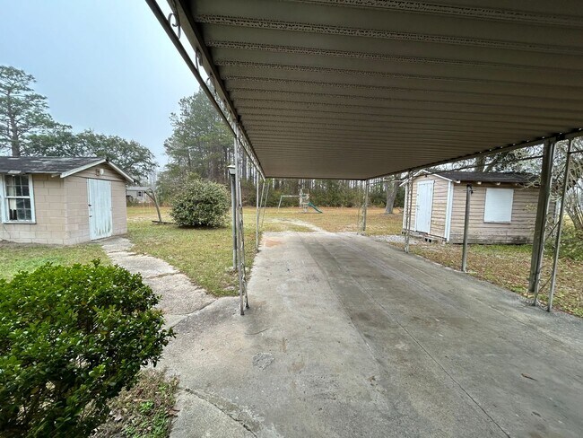 Building Photo - RATE DROP ALERT (was $1800/month) AND SUMM...