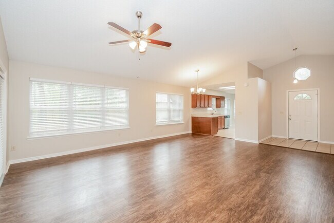 Building Photo - 9122 Smoketree Dr