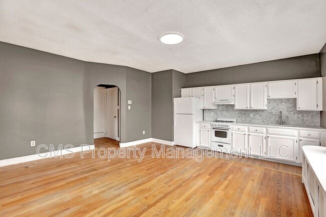 Foto del edificio - 44 Dover Ave