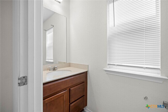 Foto del edificio - 14212 James Buchanan St