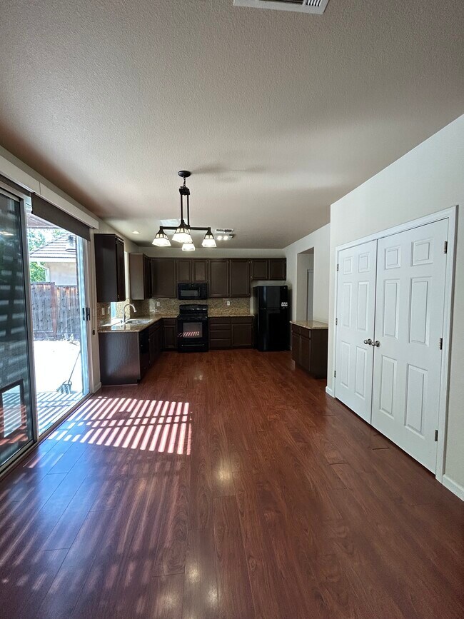 Building Photo - 2412 Hooftrail Way