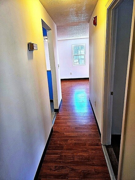 Foto del edificio - 75 Scotch Pond Pl