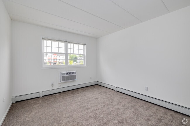 Bedroom 1 - 2Bd, 1Ba, w shared Garage/Basement, 800-850SF - Southgate Commons