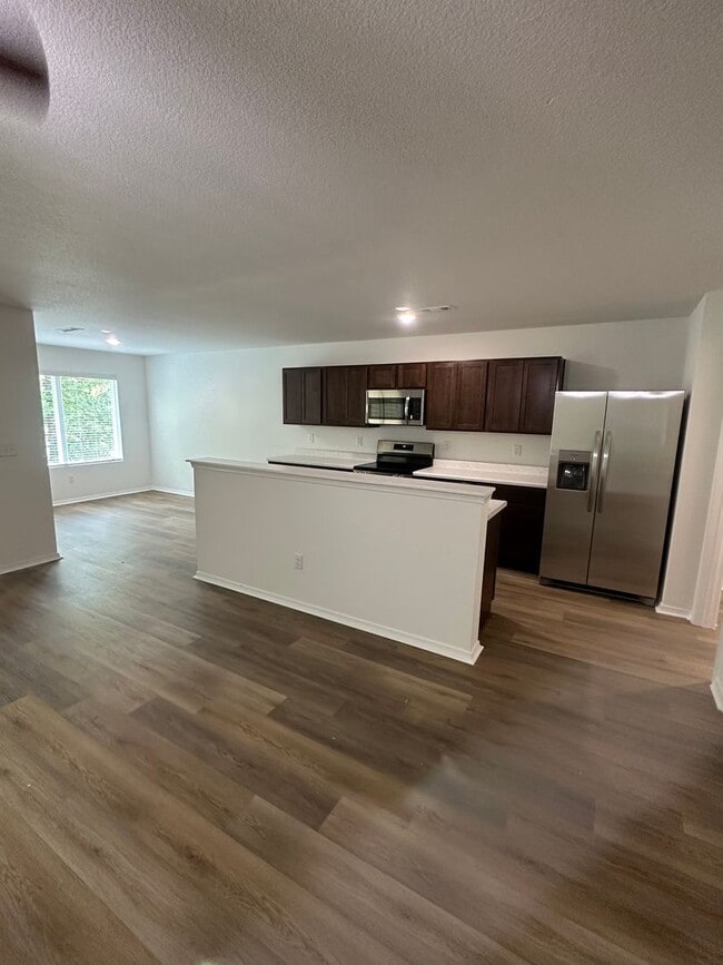 Building Photo - SAVE $500! NO HIDDEN FEES! Three Bedroom | Two Bath Home in Benton