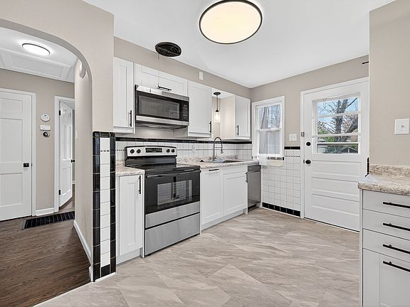 Foto del edificio - 8232 Davenport Dr