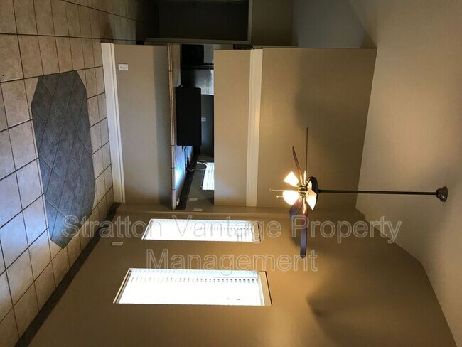 Foto del edificio - 3205 E Crescent Ave