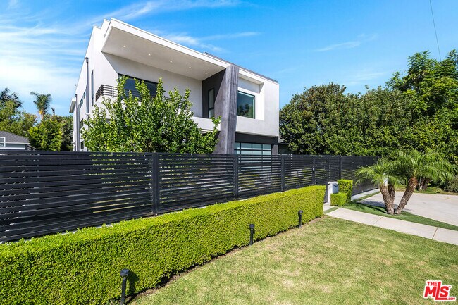 Foto del edificio - 5101 Rubio Ave