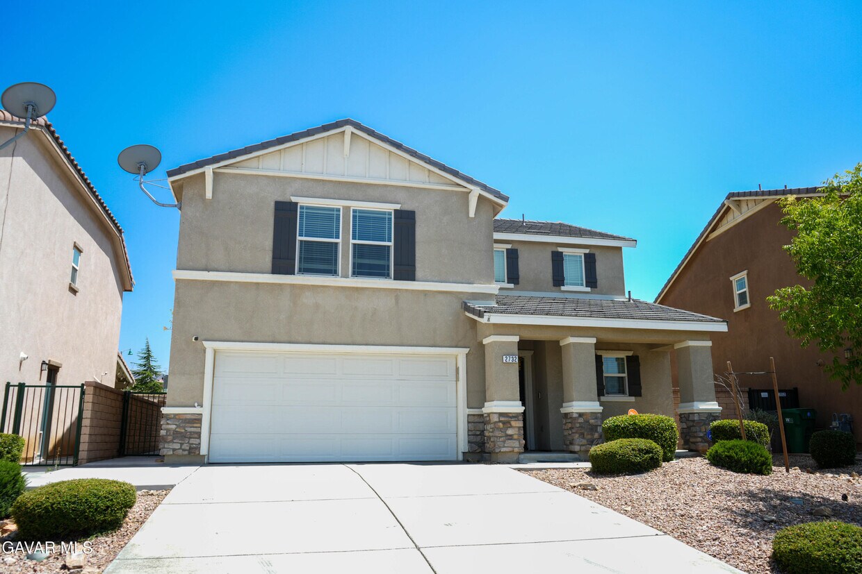 Foto principal - 2732 Hemlock Rd