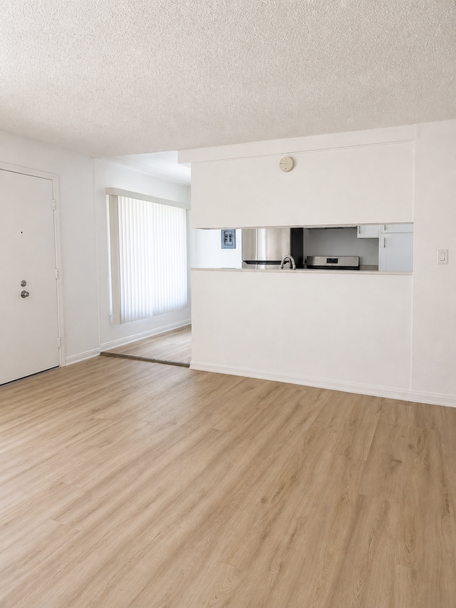 Foto del interior - 14719 S. Berendo Ave