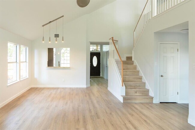 Building Photo - 2511 Stenson Dr