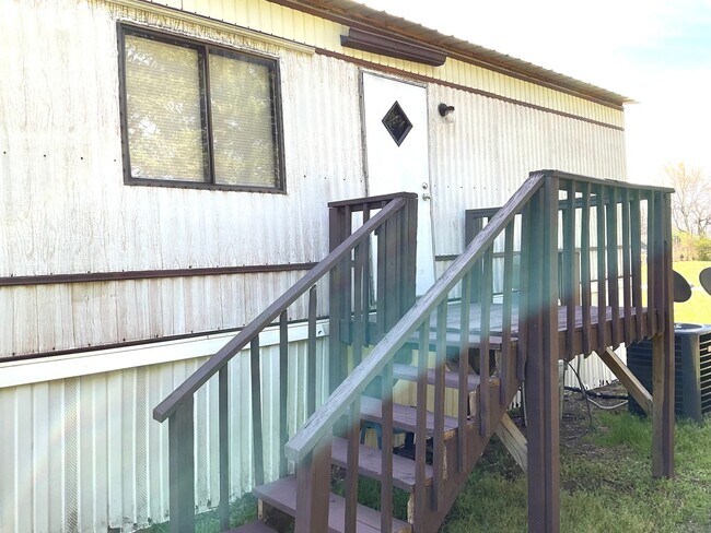 Building Photo - Mobile Home For Rent with 2 Bedrooms, 2 Ba...