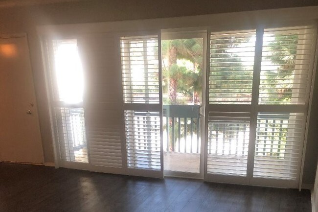 Balconey - 631 S Prospect Ave