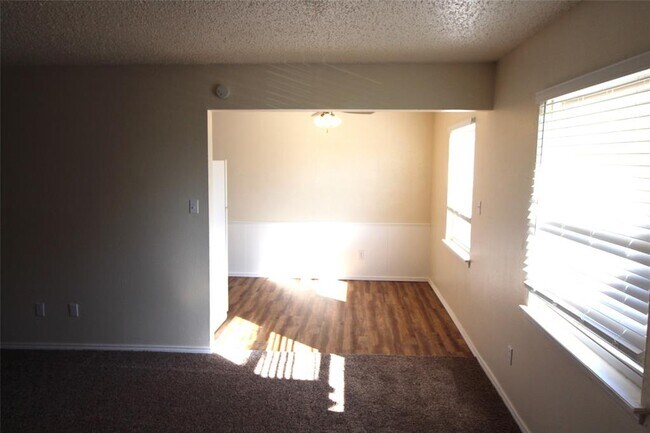 Building Photo - 312 Chalmette Dr