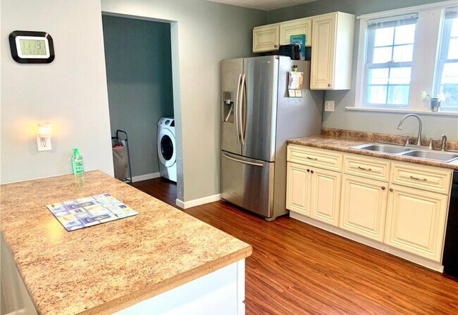 Kitchen - 500 Stone St