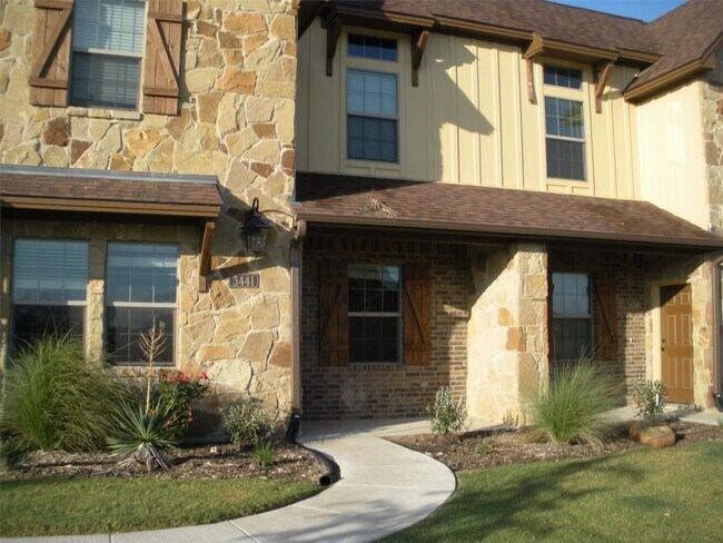 Building Photo - 504 Deacon Drive West