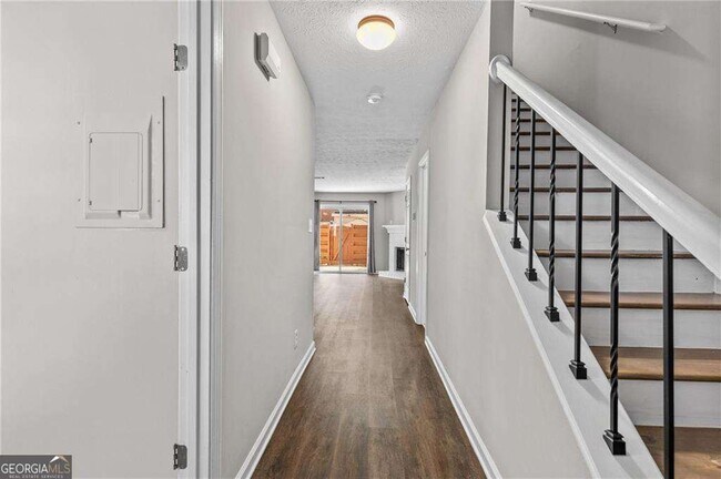 Foto del edificio - 2828 Webb Bridge Rd