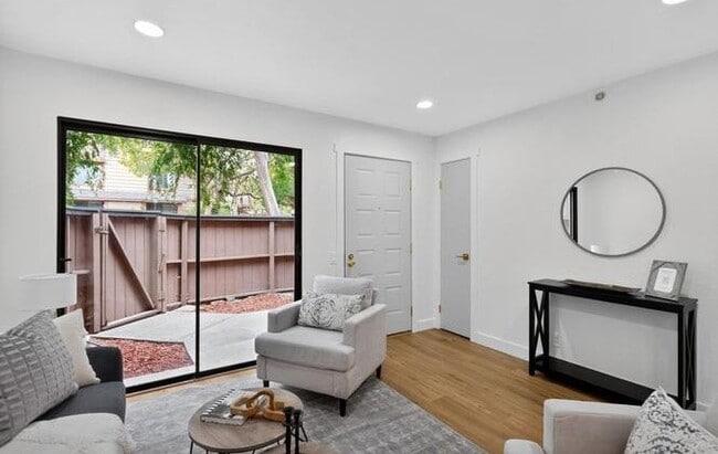 Building Photo - 199 E Warren Common