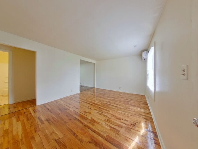 Building Photo - 2448 S Holyoke St