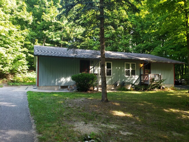 Building Photo - 4055 S Thornapple Hollow