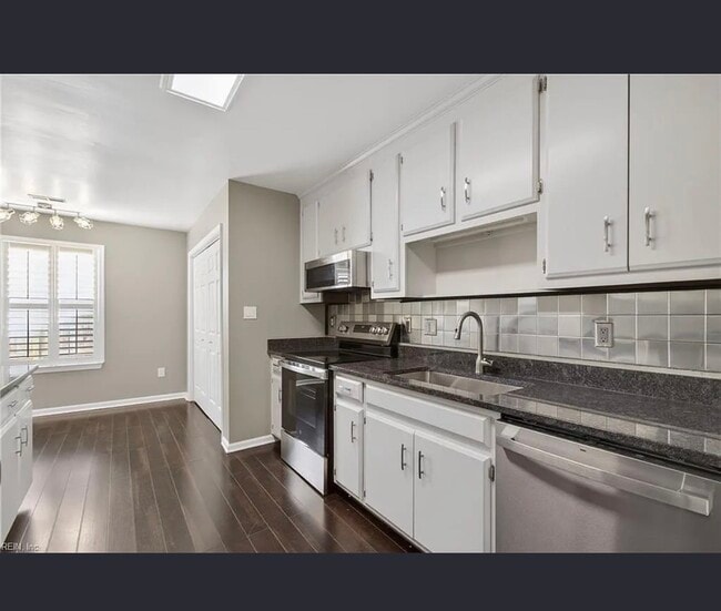 Building Photo - 744 Flagship Dr