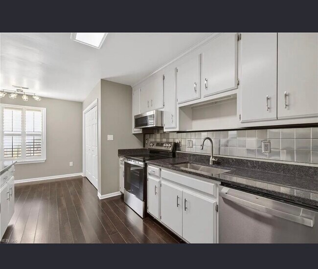 Foto del edificio - 744 Flagship Dr