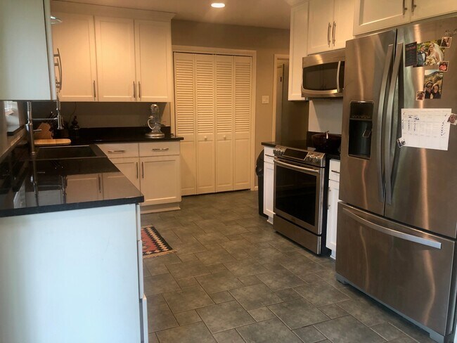 Building Photo - 6557 Danbury Ln