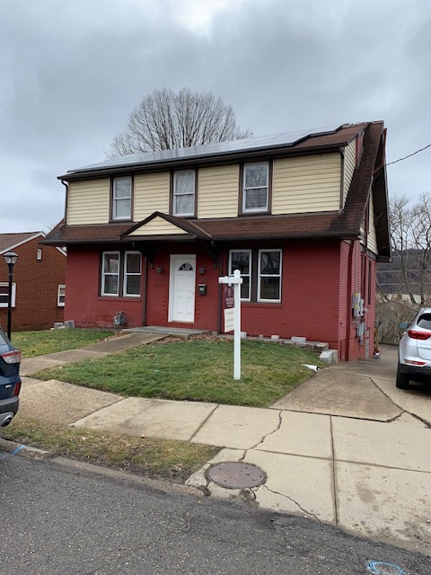 front of house - 887 Riverview Ave