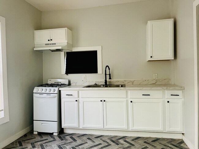 Foto del edificio - 831 N Chestnut St