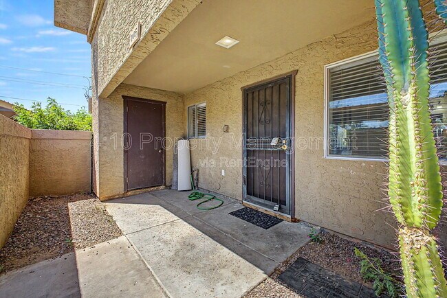 Foto del edificio - 4050 E Cactus Rd
