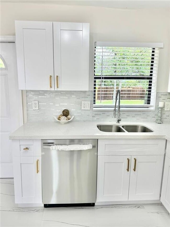 Building Photo - 1783 Lauderdale Manor Dr