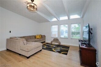 Building Photo - 16820 Banyon Dr