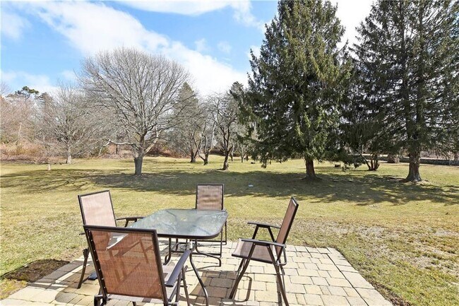 Foto del edificio - 5 Leland Point Dr