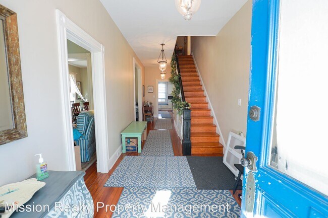 Building Photo - 4 br, 2.5 bath House - 1100 N 36th St.