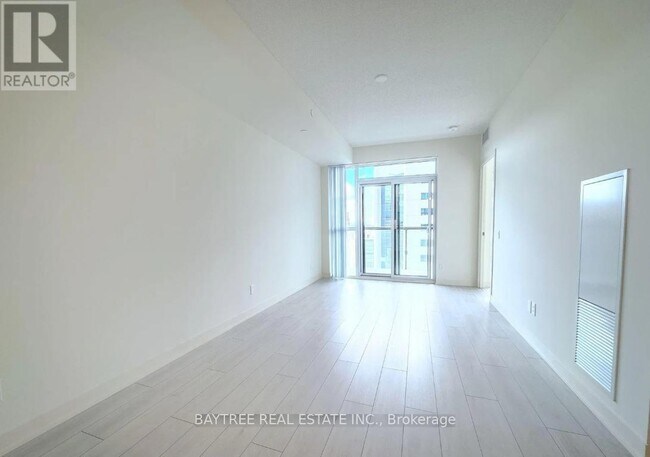 Photo du bâtiment - 4955 Yonge St