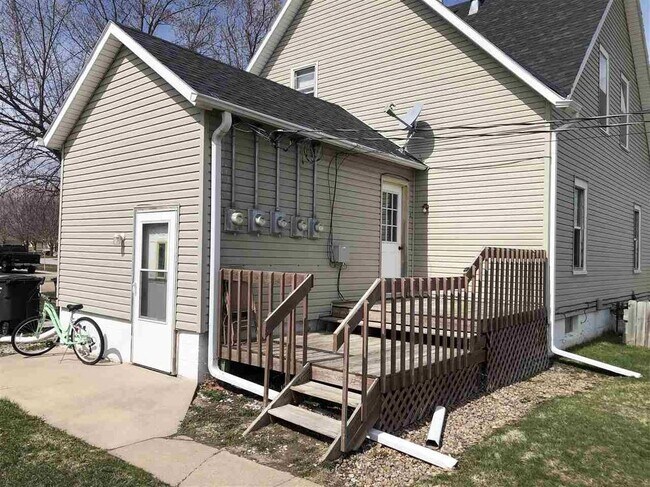 Building Photo - 610 Ridge Ave