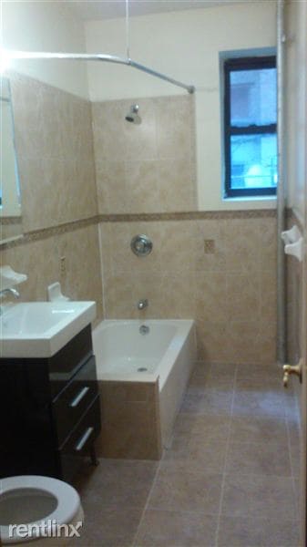 Building Photo - 593 Riverside Dr