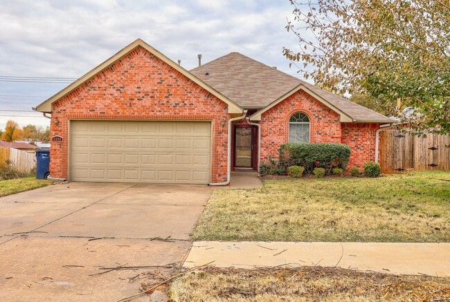Building Photo - 3 Bed 2 Bath in OKC!