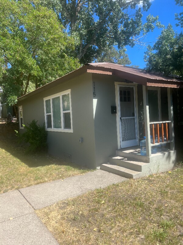 Foto principal - 115 S E St