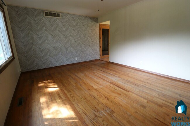 Building Photo - 3 Bedroom home in Wedgewood area