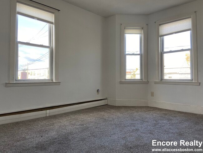 Building Photo - 167 Adams St